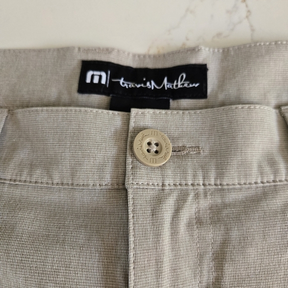 Travis Mathew Beck Shorts Khaki Casual Golf Travel Athletic Tan Beige Size 34 - Picture 2 of 8